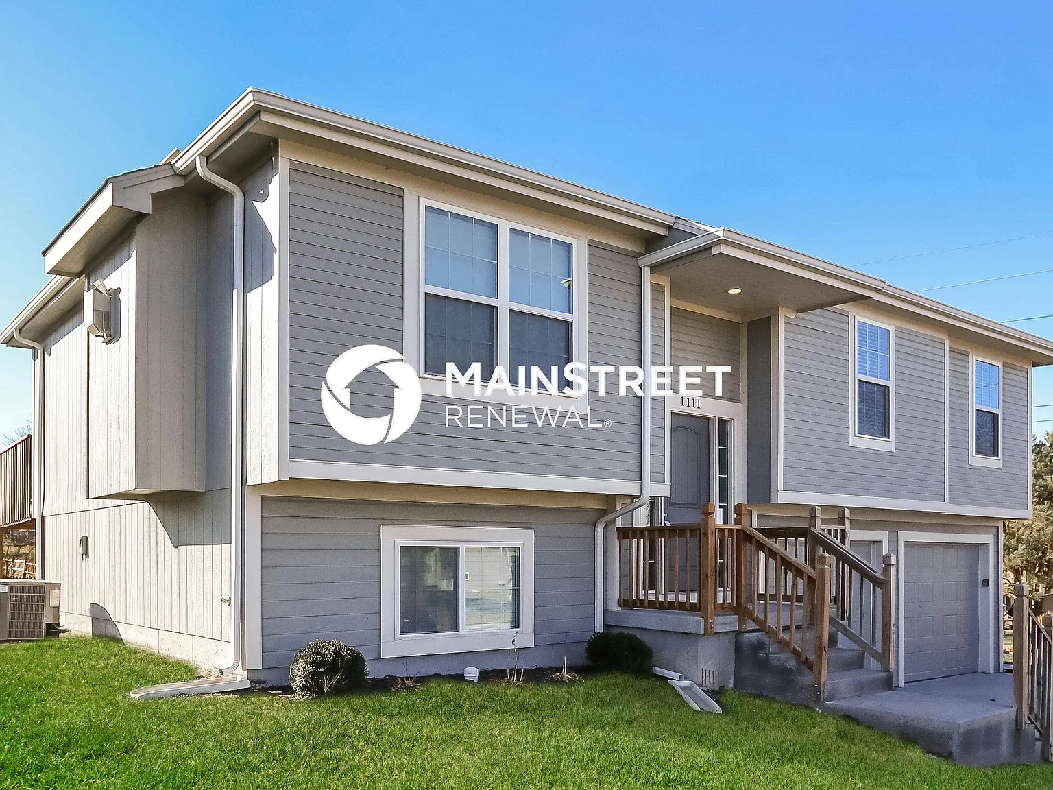 1111 Hampton Dr — Photo 4