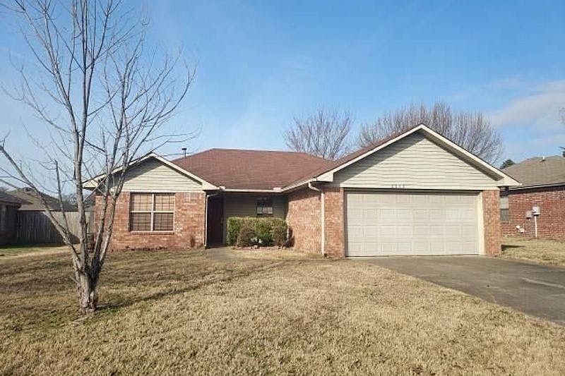 1st image of 2215 Cedar Oaks Dr