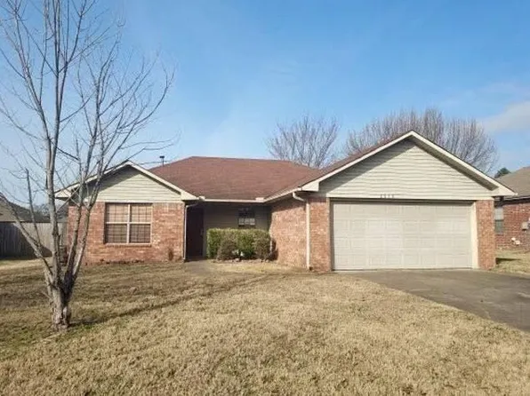 2215 Cedar Oaks Dr, Conway, AR 72032