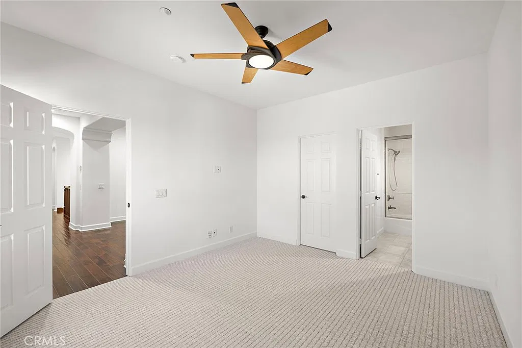 4 bed, 4.5 bath, 4405 sqft, $24,995 — Photo 4