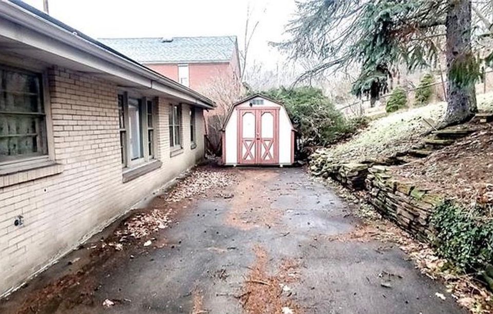 2nd image of 550 James St