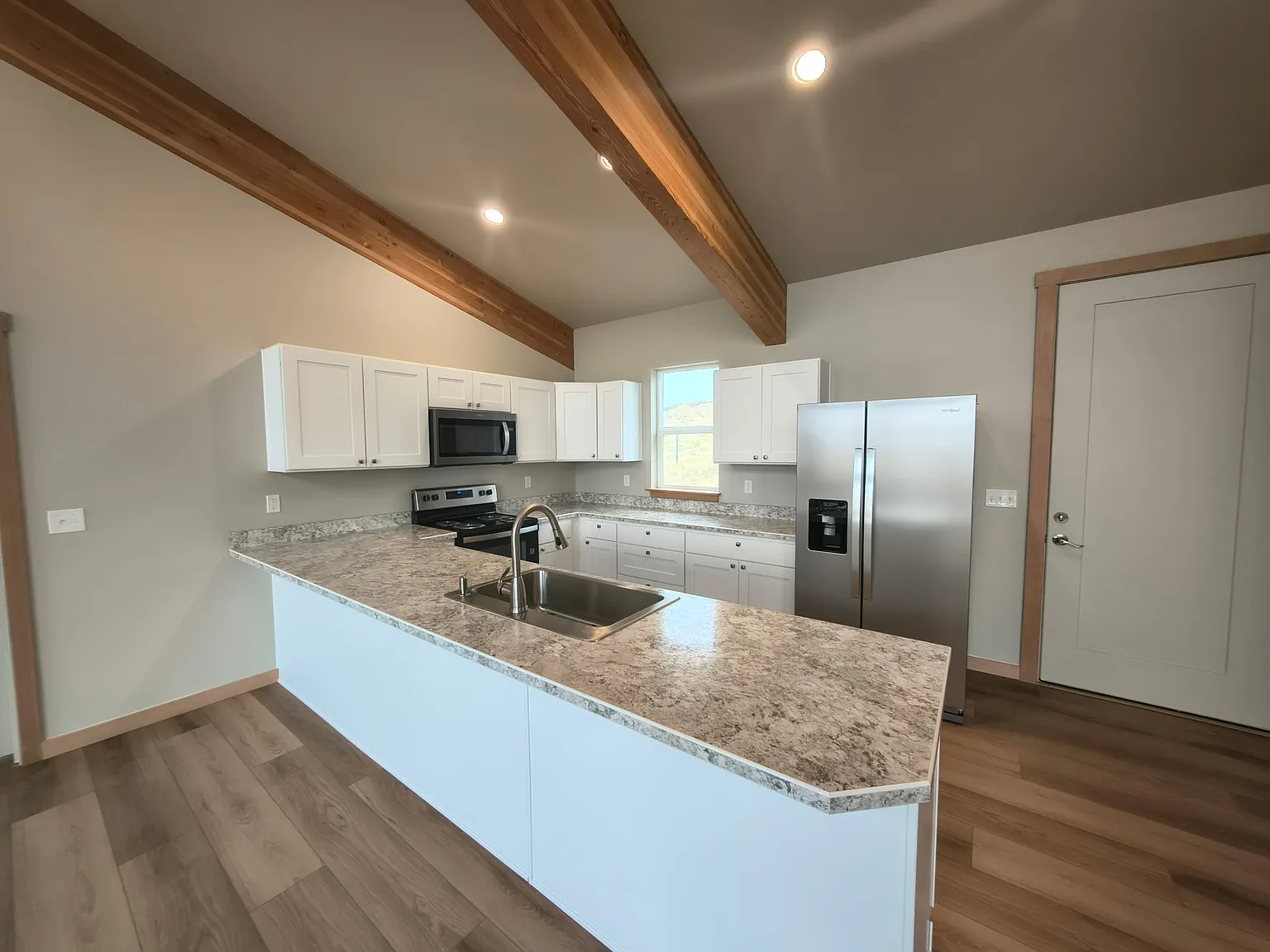 2 bed, 2000 sqft, $2,150 — Photo 4