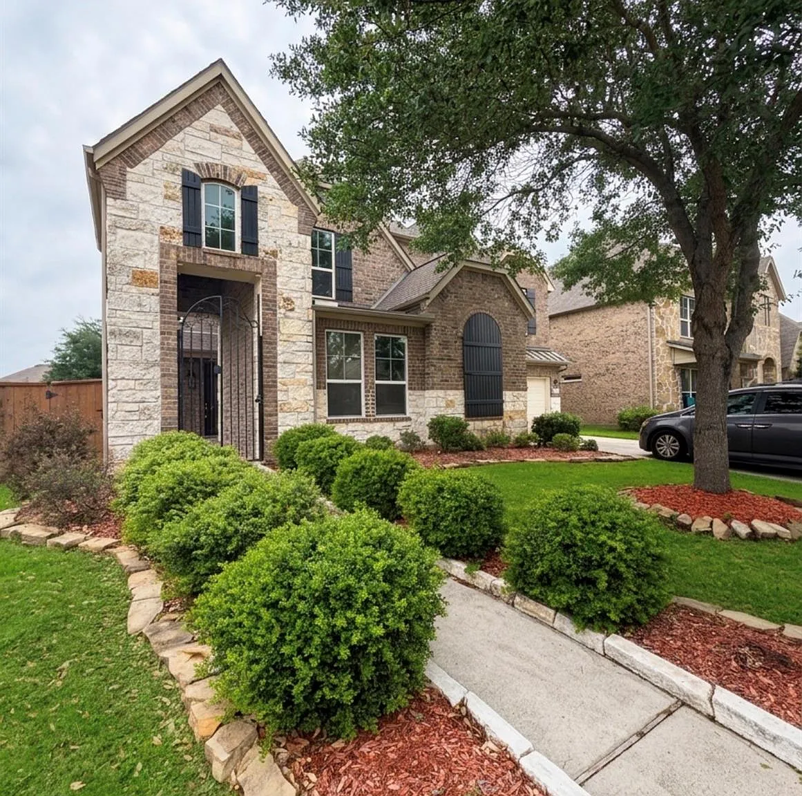 5 bed, 4.5 bath, 4266 sqft, $4,200 — Photo 2