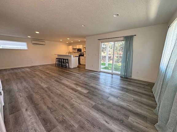 2nd image of 639 SE Reed Market Rd #2