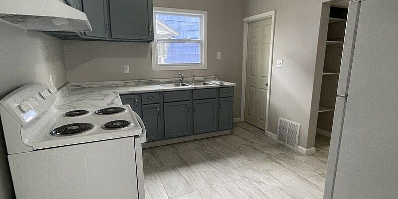 1st image of 915 Blaine Ave