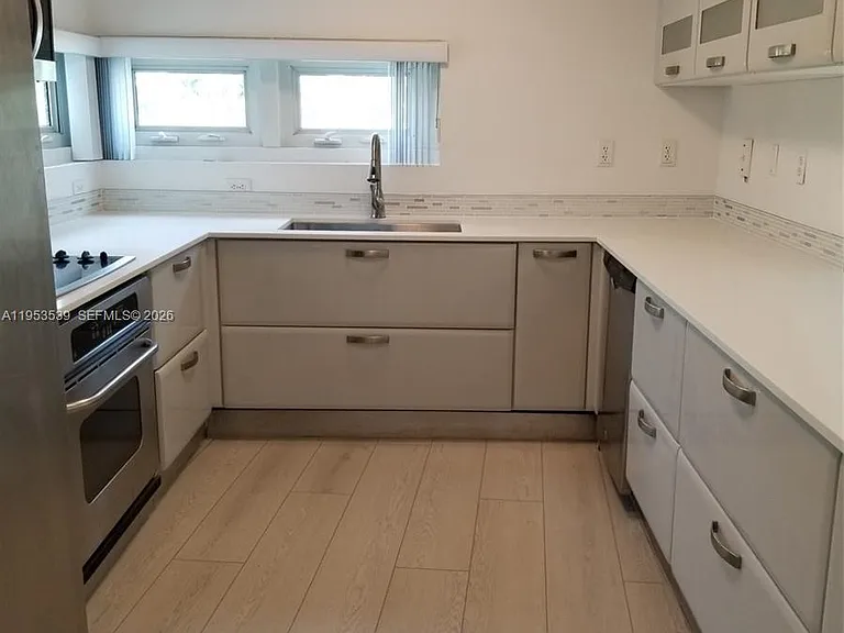 6580 Indian Creek Dr #201 — Photo 29