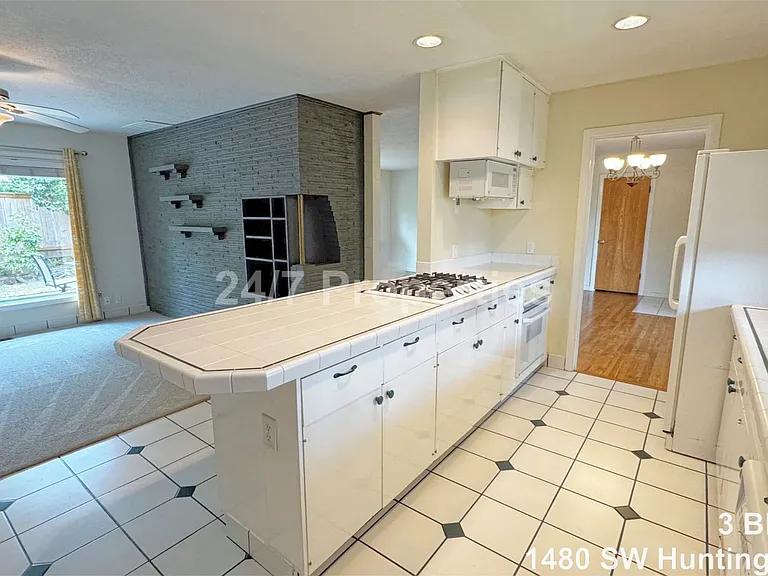 1480 SW Huntington Ave — Photo 6