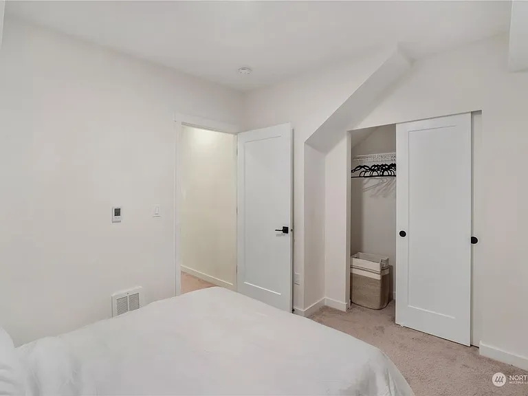 5240 Brooklyn Ave NE #B — Photo 12