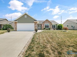 1143 Homestead Dr, Findlay, OH 45840