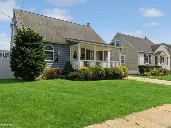 2407 Willow Street, Wantagh, NY 11793