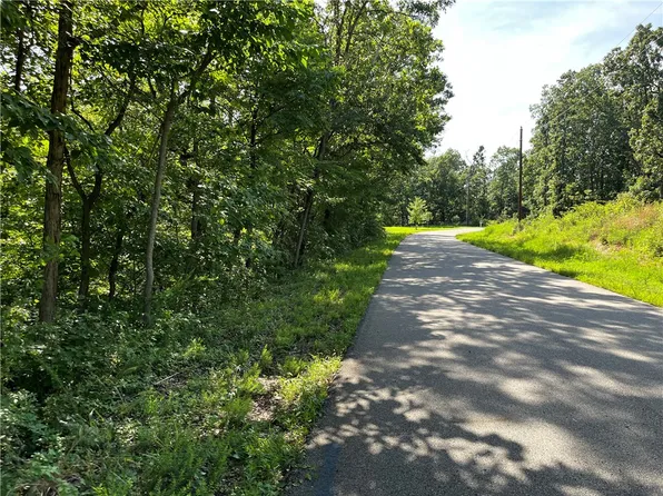 2 Ingleborough Dr #2, Bella Vista, AR 72715