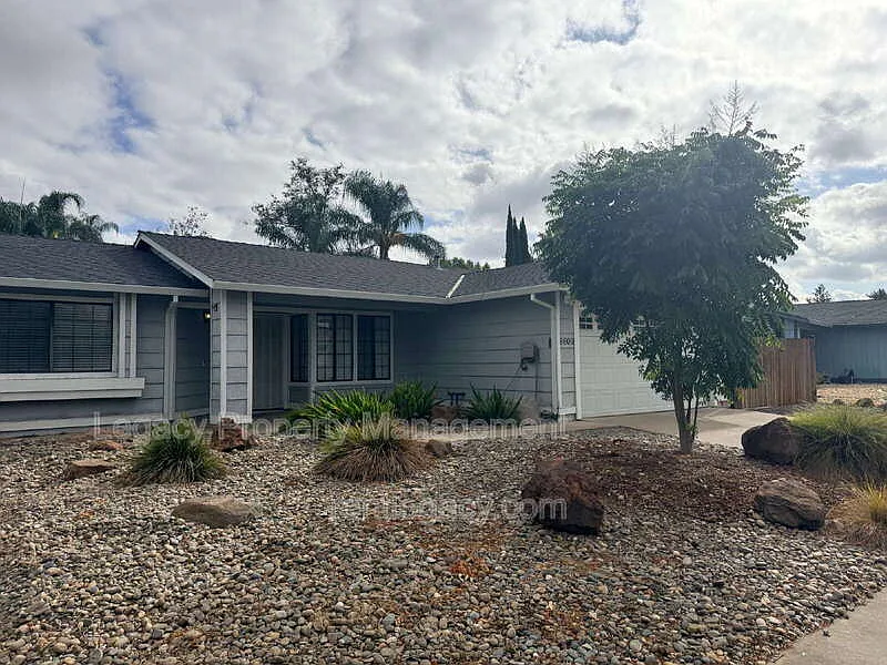 3 bed, 2.0 bath, 1587 sqft, $2,595 — Photo 3