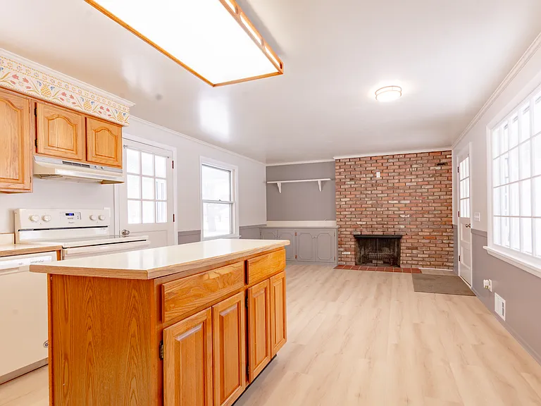 1 Larkspur Ln — Photo 6