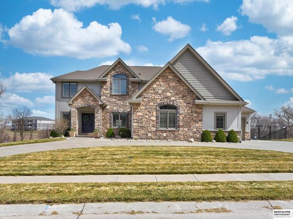 5619 S 208th St, Elkhorn, NE 68022
