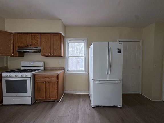 2nd image of 220 Lenox St #220