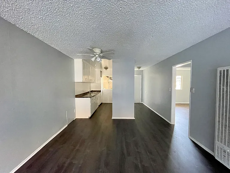6633 Vineland Ave — Photo 2
