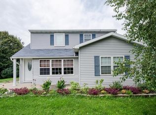 1159 Club Rd NE, Swisher, IA 52338