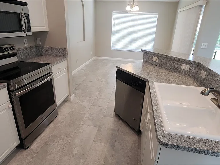 3716 SW 15th Pl — Photo 26