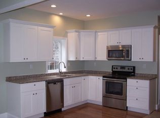 11 Beach Rd, Pembroke, MA 02359