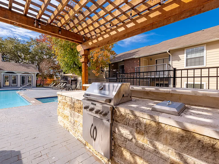 City Crest Apartments — Photo 13