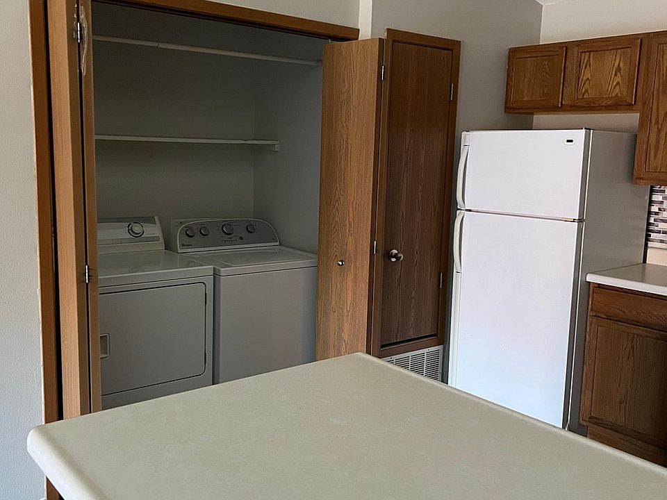 2nd image of 623 Kimberlite St #623