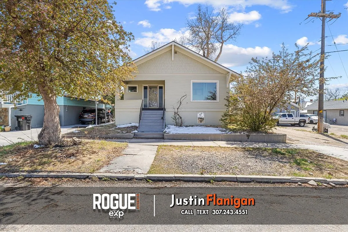3 bed, 1216 sqft, $2,300 — Photo 2