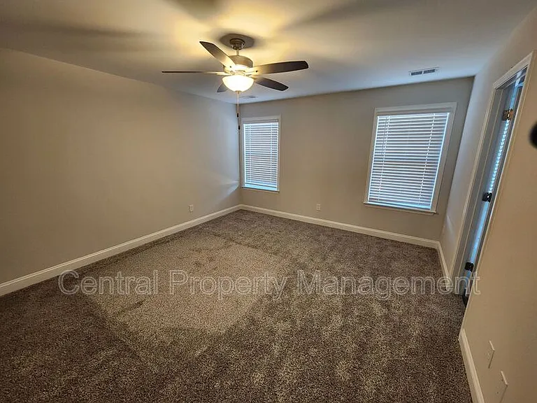 512 Dottie Ct — Photo 17