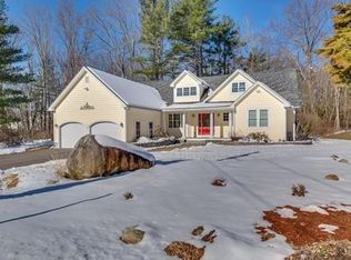 4 Willard Cir, Bedford, MA 01730