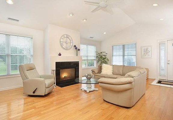 4th image of 27 Dunbar Dr