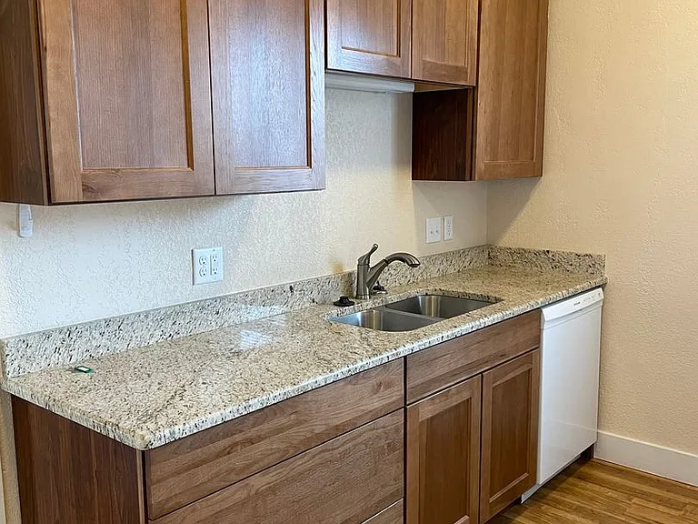 Johnstown Apartments (KC-KS-RB) — Photo 3