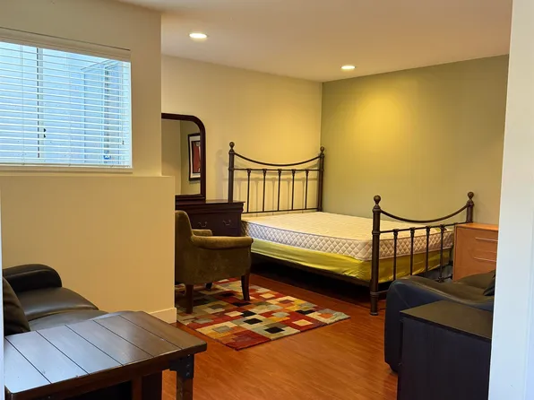 1575 Tyrol Ct #Basement, West Vancouver, BC V7S 3G5