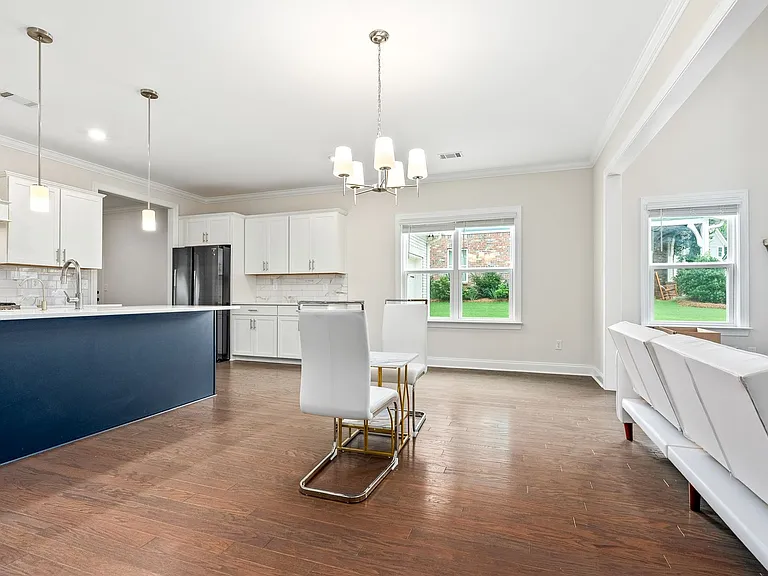 826 Clear Spring Dr — Photo 7