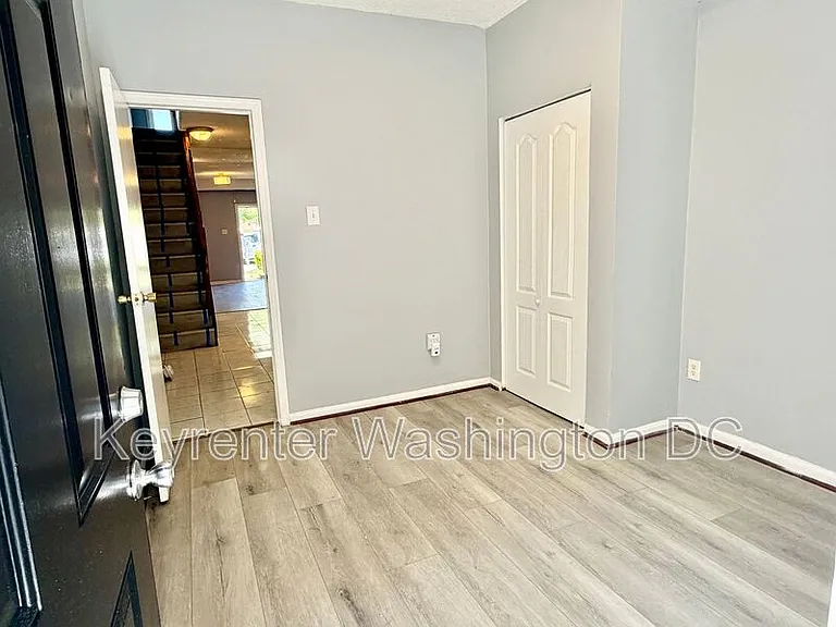 1537 A St SE #SE — Photo 11