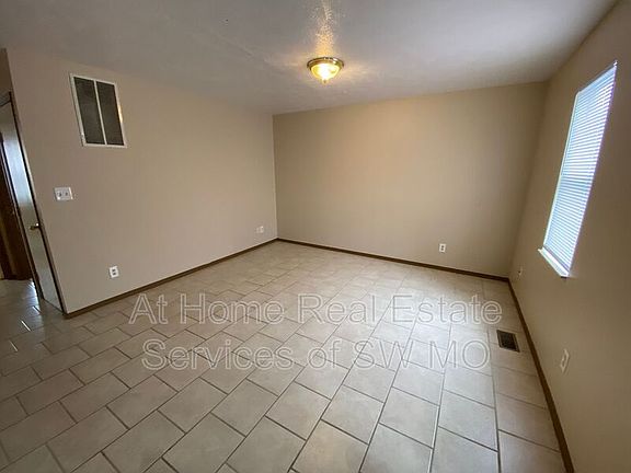 4th image of 750 S Campbell Ave #F