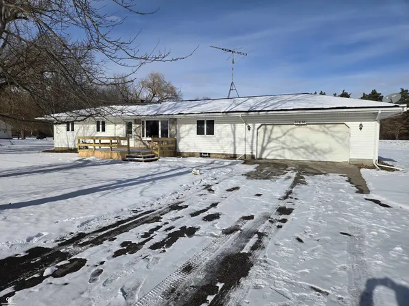 10676 Brandon Rd, Emmett, MI 48022