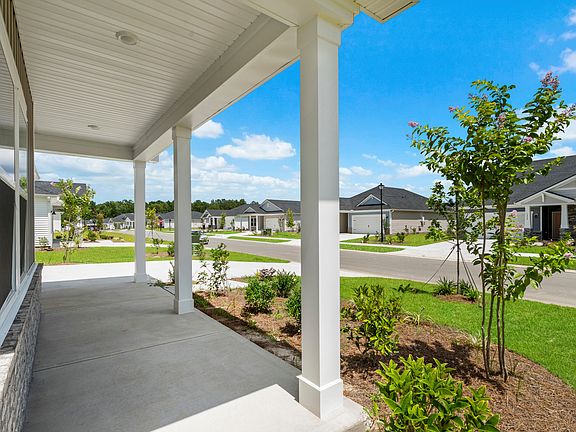 Newport F Front Porch