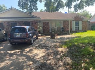 9238 Sunnywood Dr, Houston, TX 77088