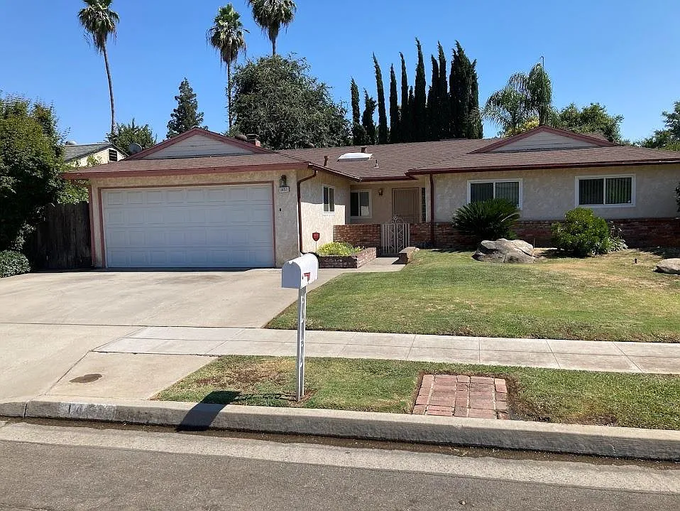 1451 W Spruce Ave photo 1