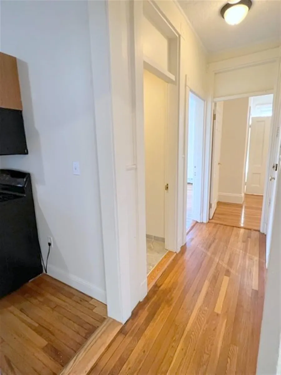 Building Photo - 43 Oak St #1