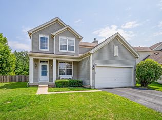 65 Woodland Park Cir, Gilberts, IL 60136