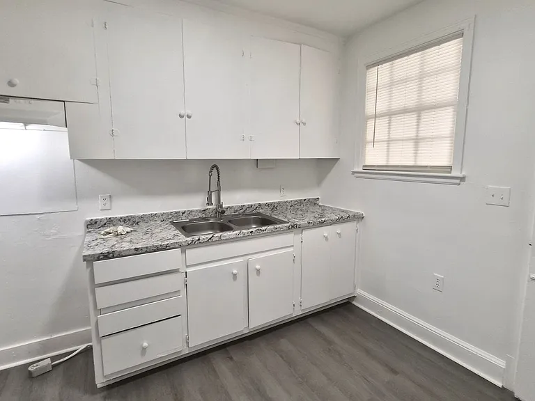 19 Woodlawn Ave — Photo 6