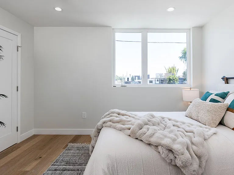 Brand New Luxury 2026 Construction Homes In Silverlake! — Photo 16