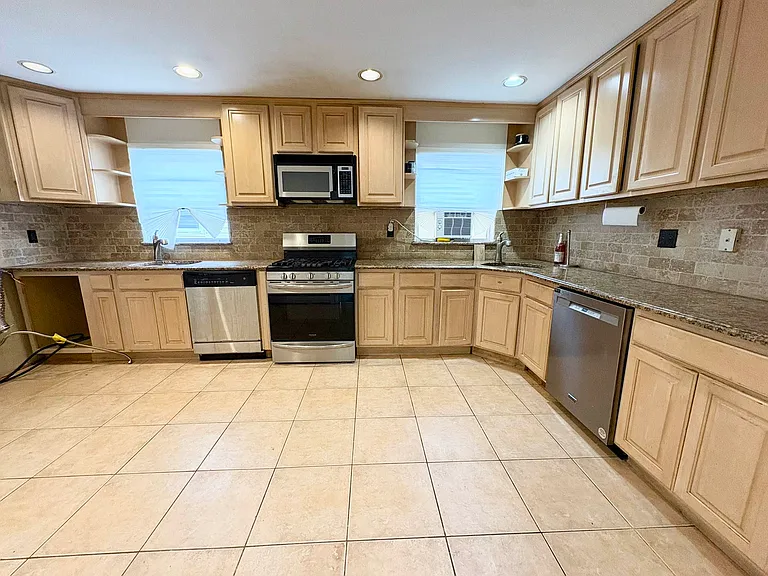 953 Westwood Ave #2 — Photo 6