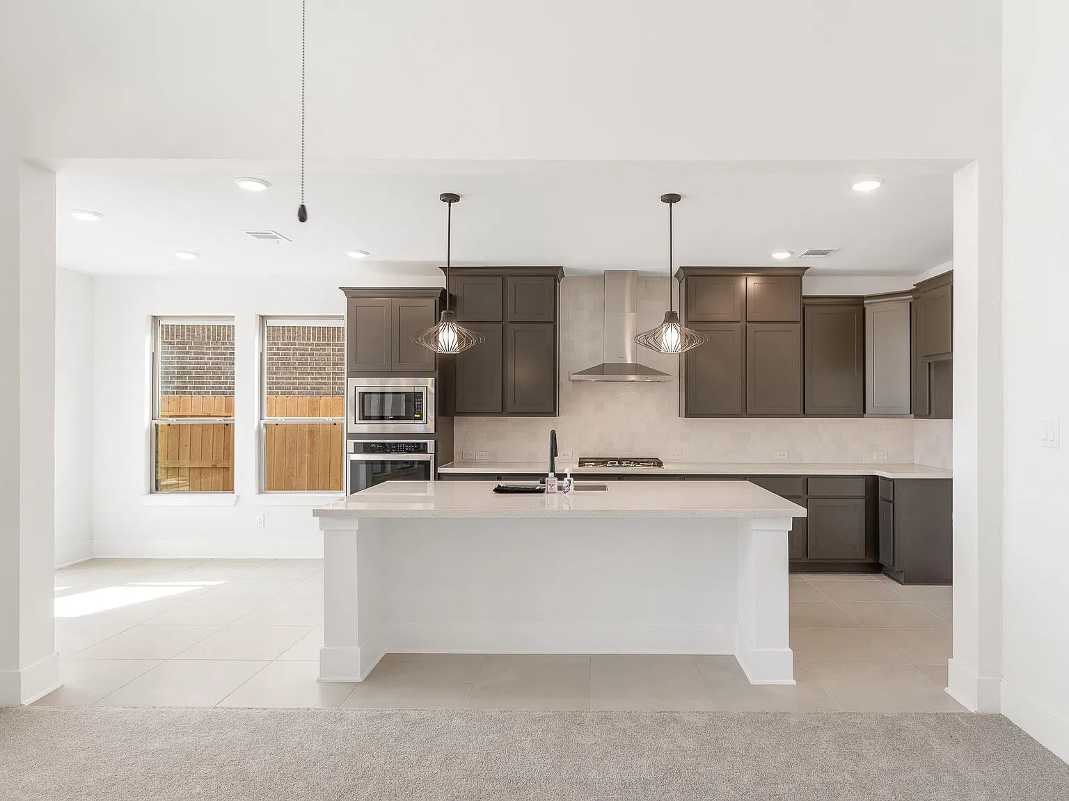 4 bed, 3.5 bath, 3137 sqft, $3,900 — Photo 1