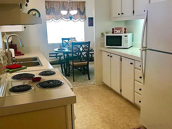 3rd image of 6026 N Carolina Dr