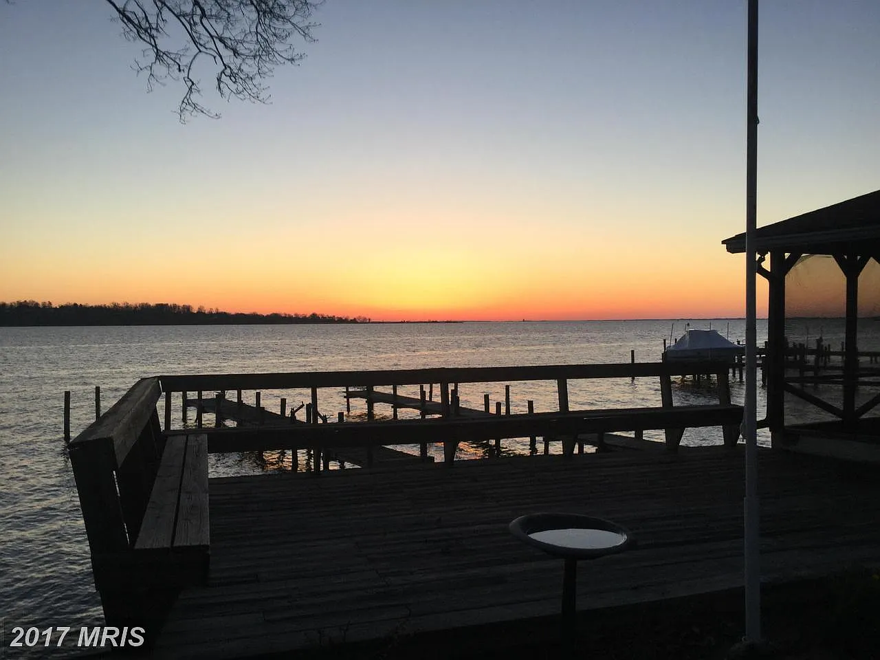 955 Magothy Ave photo 1