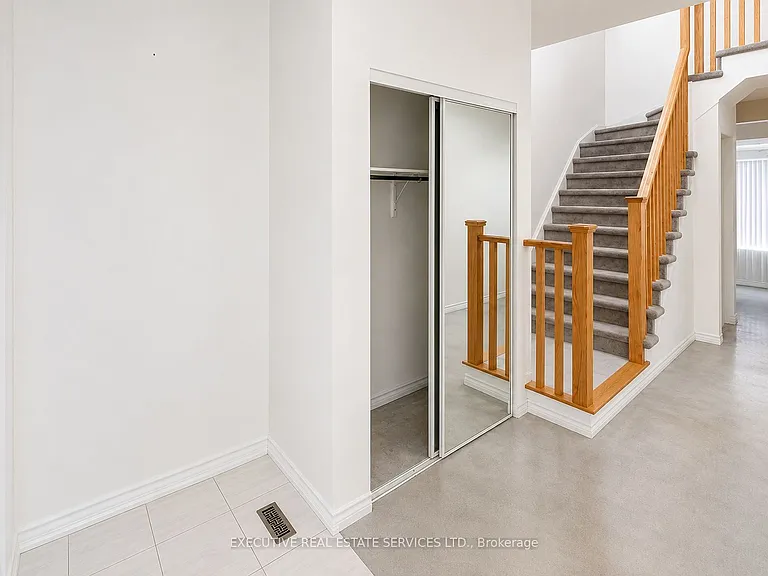 129 Seeley Ave — Photo 3