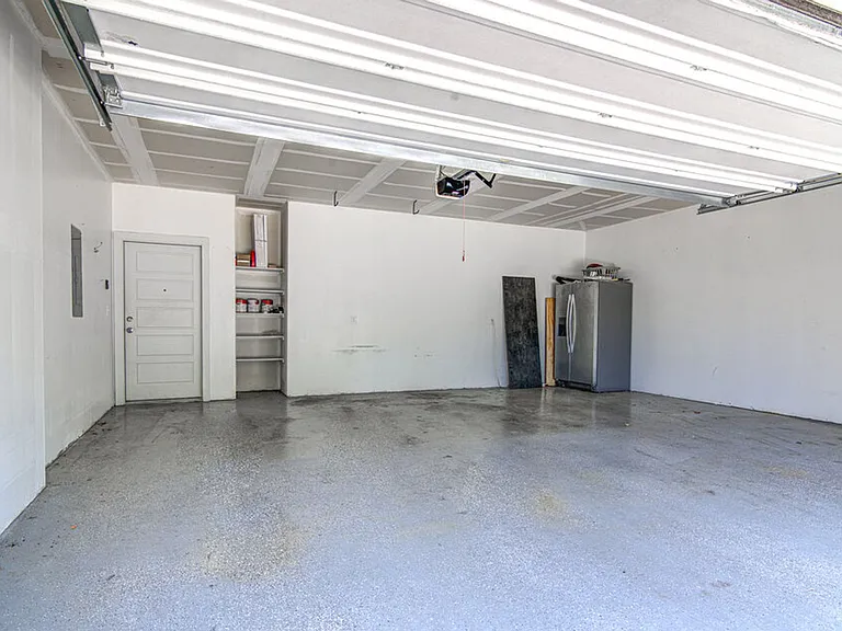 2117 Maxwell Ln — Photo 27