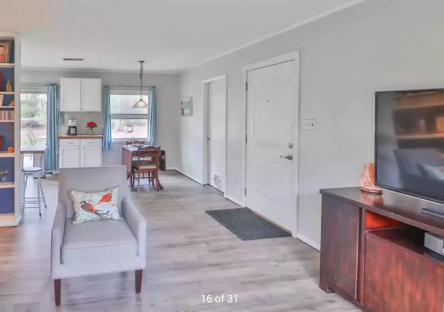 7807 Westacres Dr — Photo 3