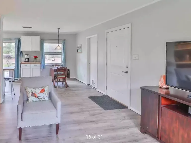 7807 Westacres Dr — Photo 3